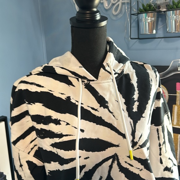 Fabletics jasmine side slit pullover - Picture 3 of 6